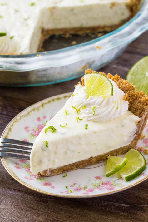 Easy key lime pie recipe - this no bake key lime pie is smooth, creamy, and has a delicious key lime flavor. Margarita Pie With Pretzel Crust, Margarita Pie Recipe, Classic Key Lime Pie Recipe, Key Lime Yogurt Pie, Creamy Key Lime Pie, Margarita Pie, Frozen Key Lime Pie, Yogurt Pie, Graham Cracker Crust Recipe