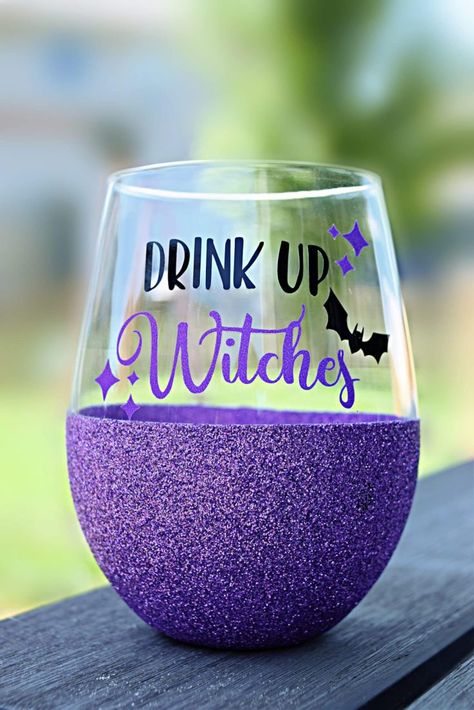 Halloween Wine Glasses Diy, Harry Potter Wine Glasses, Glitter Wine Glasses Diy, Halloween Wine Glasses, Halloween Word Search, Drink Up Witches, Glitter Wine Glasses, Cricut Christmas Ideas, Diy Wine Glasses