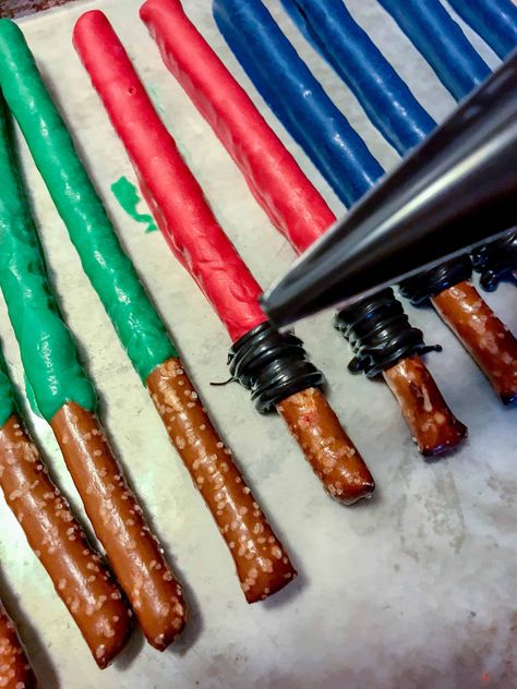 Star Wars Party Food Light Saber Pretzel Rods · The Inspiration Edit Star Wars Dessert, Star Wars Snacks, Star Wars Party Food, Star Wars Party Favors, Star Wars Themed Birthday Party, Star Wars Birthday Cake, Star Wars Baby Shower, Star Wars Theme Party, Star Wars Food