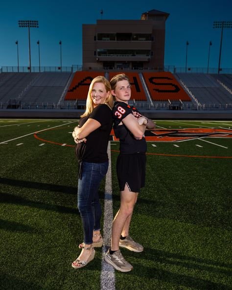 As you hit the field, know that your mom has your back every step of the way.  🏈   #SeniorStrong #FootballSeason #BearcatPride #SeniorSZN #AledoFootball #TeamPhotographer #Sportraits #Classof2025 #BearcatNation #FootballLife #FWCamera #HighSchoolSports #AledoHighSchool #AledoPhotographer #CanonUSA Mom And Son Baseball Photoshoot, Mom And Teenage Son Photo Ideas, Mom And Son Football Photo Ideas, Graduation Breakfast, Mom Poses, Football Senior Photos, Son Football, Football Team Pictures, Son Photoshoot