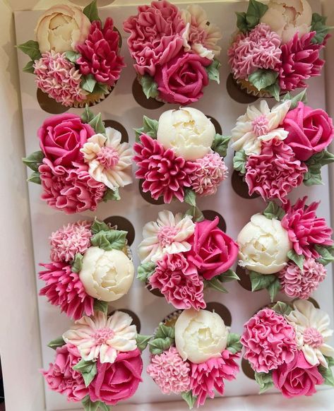 Sage Green And Pink Cupcakes, Floral Birthday Cupcakes, Flower Birthday Cupcakes, Pink And Green Cupcakes, Pink Floral Cupcakes, Leaves Cupcakes, Pink Flower Cupcakes, Cupcakes With Flowers, Cupcake Flowers