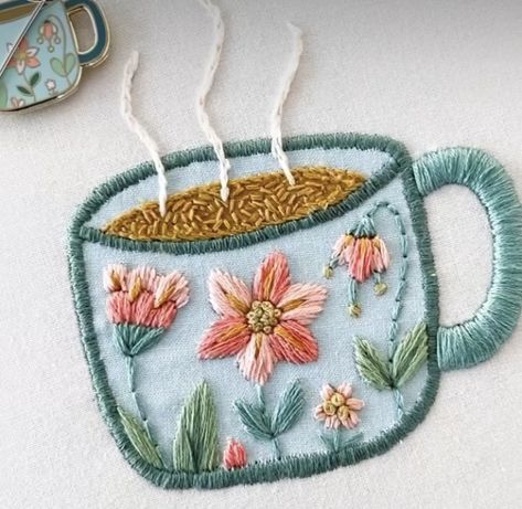 Embroidered Coffee Cup, Embroidered Tea Cup, Arte Folk, Quilt Squares, Enola Holmes, Embroidery Ideas, Flower Crafts, Tea Cup, Embroidery Patterns