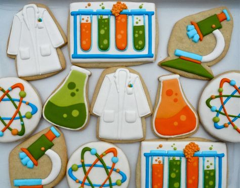 The most beautiful biomedical cookies ever Science Cake, Medical Cookies, Science Birthday Party Ideas, Mad Science Party, Mad Scientist Party, Galaxy Party, Science Birthday, Science Party, Science Themes