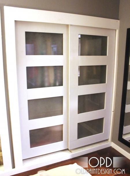 Bypass Closet Doors Bypass Closet Doors, Modern Closet Doors, Diy Closet Doors, Bedroom Closet Doors, Design Café, Doors With Glass, Modern Closet, Sliding Closet Doors, Diy Closet