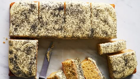 Easy Icing, Single Layer Cakes, Poppy Seed Cake, Chocolate Sheet Cake, Sheet Cake Recipes, Vanilla Paste, Poppy Seed, Easter Dessert, Poppy Seeds