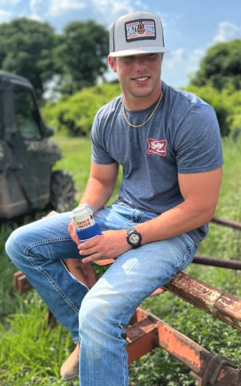 Gay Country Dudes, Texas Aesthetic Outfit, Modern Cowboy Outfit For Men, Country Men Outfits, Country Boy Aesthetic, Country Boy Style, Western Outfit Men, Cowboy Style For Men, Country Guy Outfits