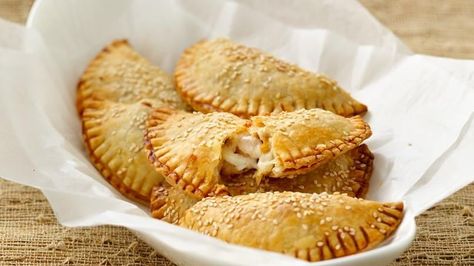 Comfort food has never been crunchier & more #delicious! Try these Shrimp Empanadas with #Cheese. Shrimp Empanadas, Cheese Shrimp, Warm Appetizers, Cheese Empanadas, Pillsbury Pie Crust, Empanada Recipe, Empanadas Recipe, Fun Salads, Beer Batter