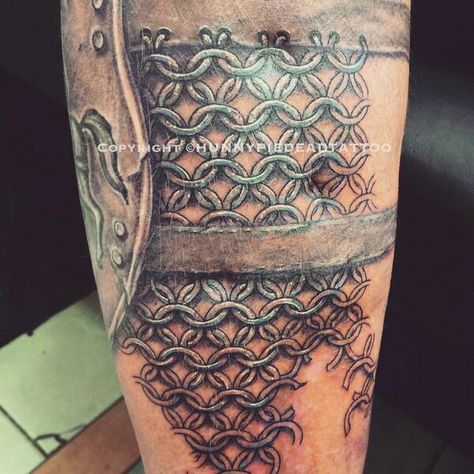 Love the Chainmail! Chain Mail Tattoo, Chainmail Tattoo, Idea Prompts, Traditional Tattoo Dragon, Shoulder Armor Tattoo, Knee Tattoos, Celtic Tattoo Designs, Chain Tattoo, Kevin Johnson