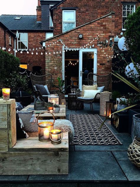 12 Cozy Finds for Winterizing Your Patio, Because Outside Is the New Inside Design Per Patio, Diy Pallet Sofa, Terrace Garden Design, Loft Interior, Outside Living, Festoon Lighting, Terraced House, Courtyard Garden, Small Patio