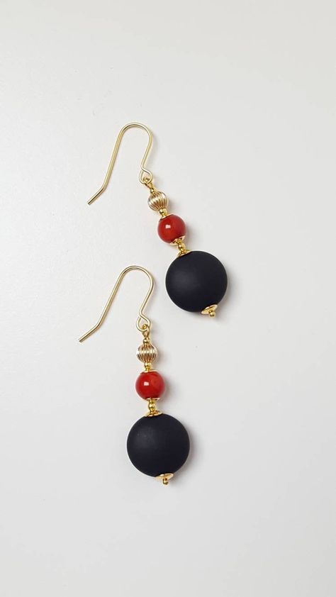 Black And Red Earrings, Red Stone Earrings, Beaded Earrings Diy, Diy Earring, Climber Earrings, Jewelry Making Project, Jewellery Earrings, Jewelry Christmas, Red Earrings