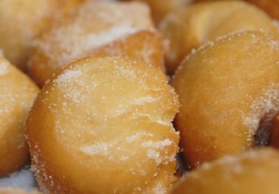 Asian Donut Recipe, Chinese Donuts Easy, Chinese Sugar Donuts Recipe, Cherry Filled Donut Recipe, Chinese Fried Doughnut, Chines Food, Chinese Donuts, Fried Desserts, Fried Dessert