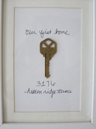 Frame a key from your first home together First Apartment Decorating, Diy Wand, House Keys, Home Remodel, Wonderful Picture, First Apartment, Life Moments, Sweet Life, Mellow Yellow