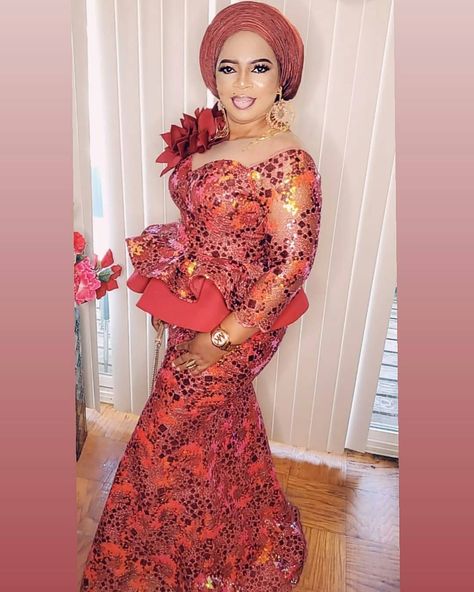 Owambe Show-Stopper  @ohsegele 🙏❤❤😍😍 #owambevibes # Lace Styles For Women, Lace Blouse Styles, Styles For Women Over 50, Lace Styles For Wedding, African Weddings, Nigerian Lace Styles, Kid Hair, Ankara Long Gown Styles, African American Fashion