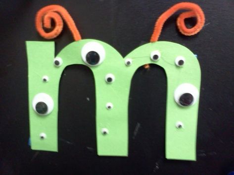 Monster toilet paper tube craft * Monster paper craft * Monster counting (also… M Is For Monster, Craft Monster, M Crafts, Letter M Crafts, Letter M Activities, Monster Alphabet, Monster Activities, Abc Crafts, Teachers Week