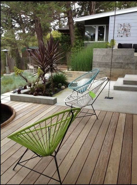 Wood deck next to concrete patio. Midcentury Patio, Mid Century Modern Backyard, Wood Deck Designs, Modern Backyard Design, Modern Patio Design, Concrete Patio Designs, Modern Landscape Design, Modern Backyard, Patio Designs