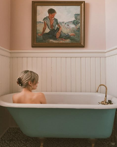 Paint Clawfoot Tub, Painted Clawfoot Tub, Country French Bathroom, Claw Bathtub, Harmony Nice, Clawfoot Tub Bathroom, Claw Tubs, Bathtub Photography, French Bathroom