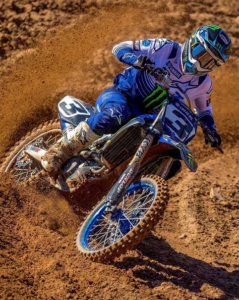 Eli Tomac Wallpaper, Dirt Bike Aesthetic Wallpaper, Motocross Wallpaper Iphone, Yamaha Dirt Bikes Wallpapers, Eli Tomac Yamaha, Ktm Enduro Motocross, Motocross Backgrounds, Moto Cross Yamaha, Motercross Pictures