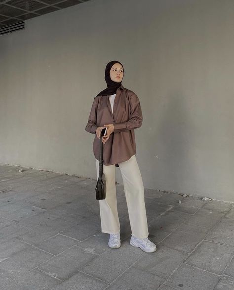 Smart Casual Modest Outfit, Hijabi University Outfits Summer, Student Outfit University Hijab, Smart Casual Women Hijab, Hijab University Outfit, Smart Casual Hijab Outfits, Modest University Outfits, Modest Pants Outfits, Hijabi Abaya