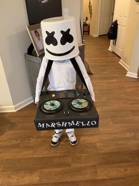 Marshmellow Dj Costume Diy, Fornite Halloween Costumes, Marshmallow Head Costume, Diy Marshmello Costume, Marshmallow Costume Kids, Dj Costume For Kids, Dj Marshmello Party Ideas, Dj Marshmello Costume, Marshmallow Halloween Costume