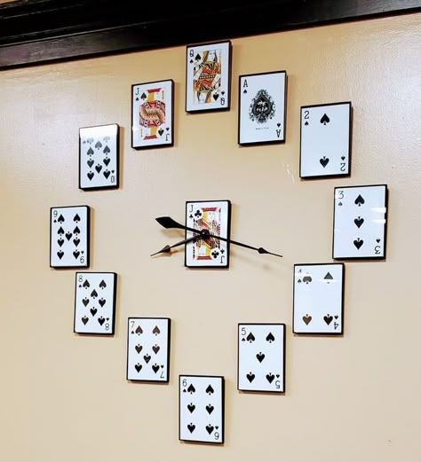 The middle of this playing card-themed clock Labyrinth Home Decor, Creative Clock Design, Diy With Playing Cards, Playing Card Room Decor, Playing Card Crafts Diy, Cool Clock Designs, Clock Design Ideas Creative, Diy Clock Wall Creative, Clock Design Art