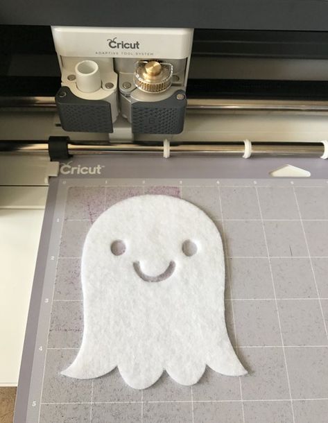 Cricut Banner, Halloween Felt Crafts, Halloween Banners, Whimsical Diy, Happiness Is Homemade, Laser Cut Wood Crafts, Easy Halloween Decorations, Felt Crafts Diy, Cricut Halloween