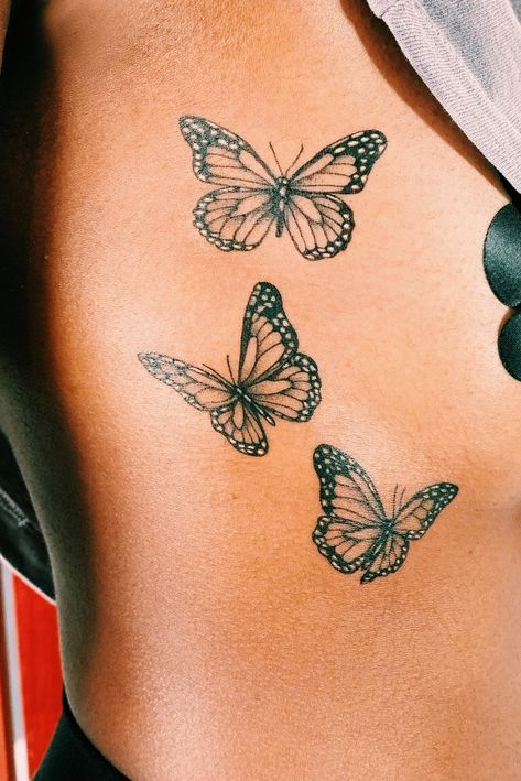 Side Hip Tattoos, Borboleta Tattoo, Underboob Tattoo Designs, Butterfly Tattoos On Arm, Hand Tattoos For Girls, Cute Hand Tattoos, Butterfly Tattoos For Women, Petite Tattoos, Dope Tattoos For Women