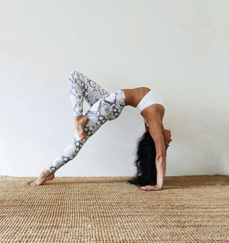 Wheel Yoga Pose, Yoga Portfolio, Yoga Wheel Pose, Wheel Pose Variation, Backbend Yoga Poses, Backbend Poses, Yoga Inspiration Poses, Wheel Pose Yoga, Yoga Thoughts