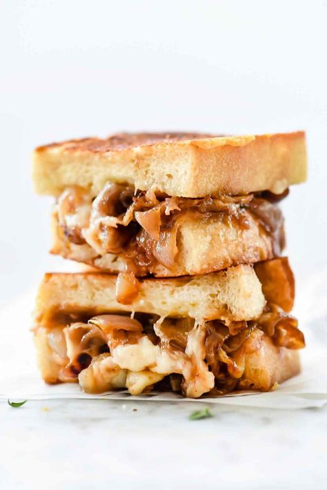 Brisket Grilled Cheese, Brisket Grilled, French Onion Grilled Cheese, Bbq Brisket Recipes, Onion Grilled Cheese, Best French Onion Soup, Easy Grilled Cheese, Cheese Game, Grilled Sandwiches