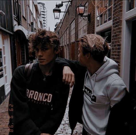 Boys Friendship Aesthetic, Male Best Friends Aesthetic, Bro Friendship, Mafia Boys, Brother Poses, Lit Aesthetic, Male Friendship, Group Aesthetic, Billy Boy