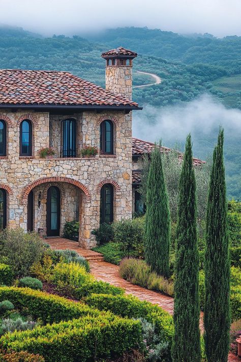 Old Italian Villa Aesthetic, Bohemian Exterior, Italian Countryside House, Villas In Tuscany Italy, Old Italian House, Villa In Tuscany, French Mediterranean Home, Old Villas In Italy, Tuscany Italy Countryside Villas