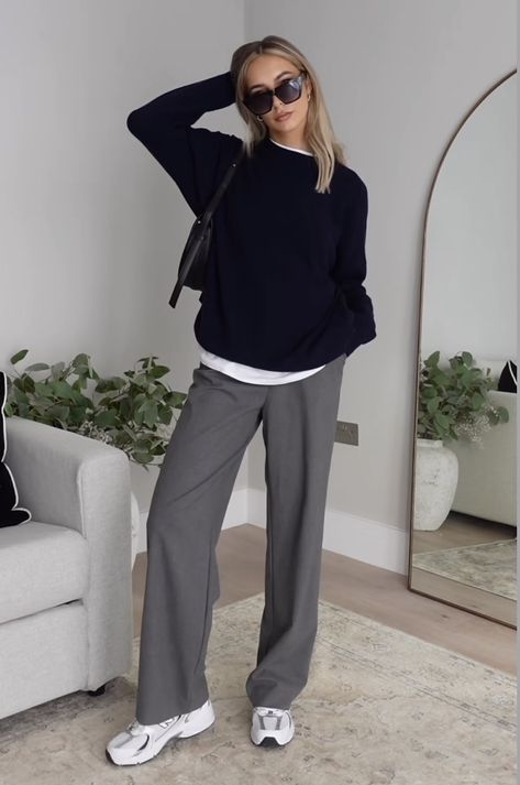 Gray Trousers Outfit Women, Grey Trousers Outfit Women, Gray Trousers Outfit, Grey Trousers Outfit, Trouser Outfit, Pullover Outfit, Fashion Forms, Grey Trousers, Winter Fits