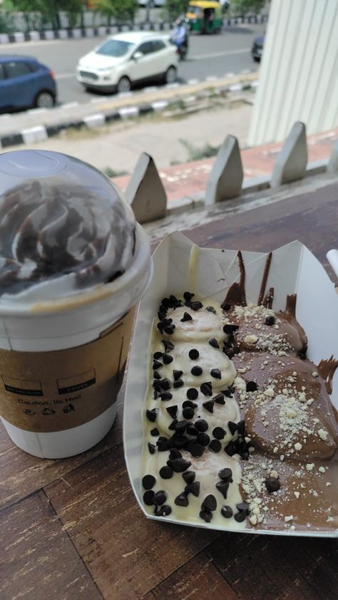 Travelled 1.5 hr for these Nutella and white chocolate pancakes from Bakebook Bakery, Delhi, India. Did I regret it? NO. Definitely one of the best Pancakes you'll eat in Delhi. #nutellapancakes #pancakes #foodstagram #foodblogger #foodies #foodphotography #foodporn #desserts #bakery #delhifoodie #delhifood Desserts Bakery, Front Mehndi, Delhi Food, The Best Pancakes, Nutella Pancakes, Best Pancakes, Front Mehndi Design, Indian Foods, Chocolate Pancakes