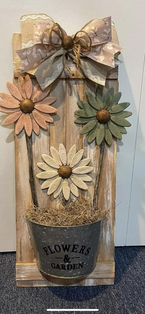 Wood Biscuits, Sunflower Crafts, Barn Wood Crafts, Dollar Tree Diy Crafts, Fall Crafts Diy, Diy Dollar Store Crafts, Primitive Crafts, Country Crafts, Flower Diy Crafts