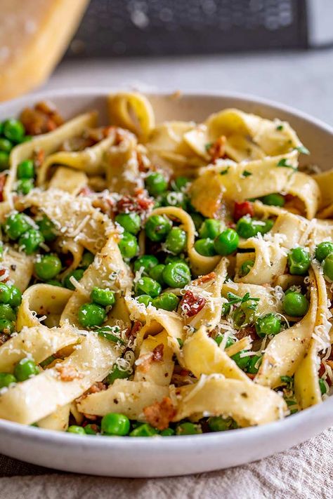 Pea Pasta, Pasta With Peas, Pea Recipes, Pasta Dinners, Pasta Dinner Recipes, Vegetarian Pasta, Pasta Shapes, Easy Pasta Recipes, Easy Weeknight