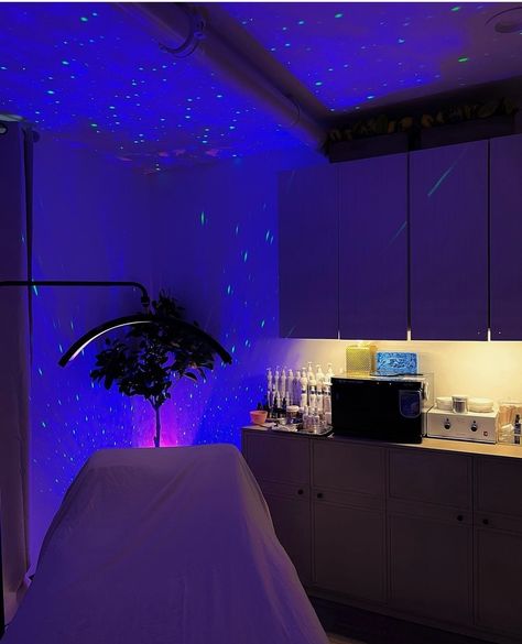 Blue Esthetician Room, Esthetician Aesthetic Vision Board, Dark Esthetician Room, Esthetics Studio, Studio Lashes, Esthetician Inspiration, Waxing Room, Skin Studio, Tech Room