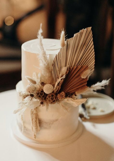 Dried Flowers Wedding Cake, Wedding Cake Beige, Boho Cake Ideas Birthday, Wedding Torte, Debut Birthday, Terracota Wedding, Grass Cake, 2 Tier Wedding Cakes, 40th Cake