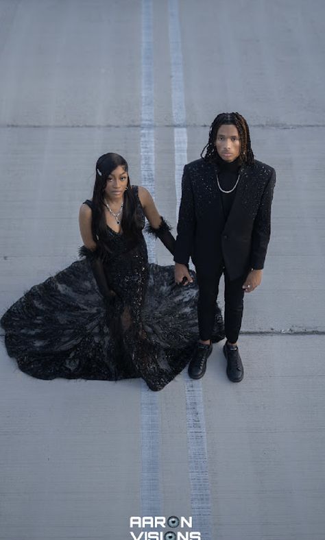 Prom Suits To Match Silver Dress, Black Prom Ideas Men, Black Theme Prom Couples, Black Prom Suit Black Men, Black Prom Theme, Black Prom Men, Black Prom Outfits For Couples, Black Prom Ideas, Black Prom Outfits