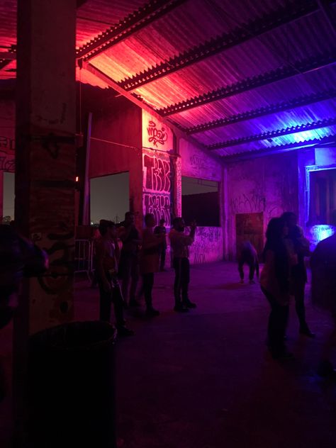 Underground Artist Aesthetic, Underground Party Decoration, Warehouse Rave Aesthetic, Rave Party Tekno, Underground Party Aesthetic, Techno Club Aesthetic, Techno Moodboard, Techno Party Aesthetic, Berlin Nightclub