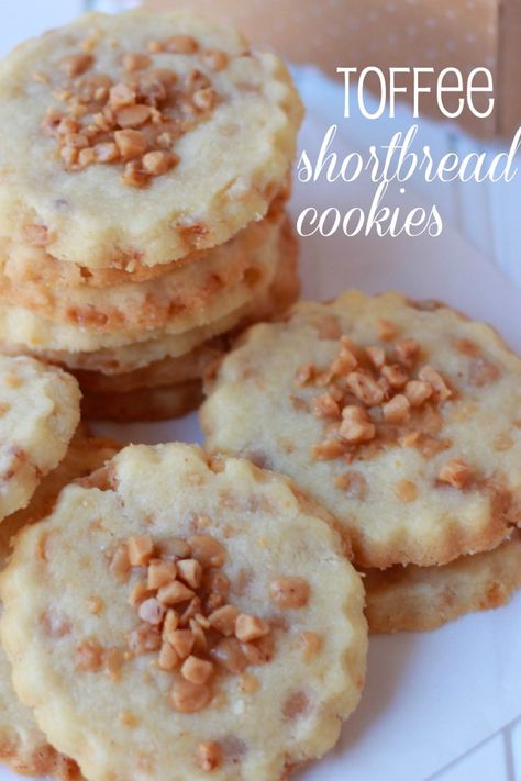 Christmas Baking Exchange, Dessert Exchange Ideas, Toffee Shortbread Cookies, Toffee Shortbread, Ship Cookies, Celebrating Sweets, Buttery Shortbread Cookies, Toffee Cookies, Spritz Cookies