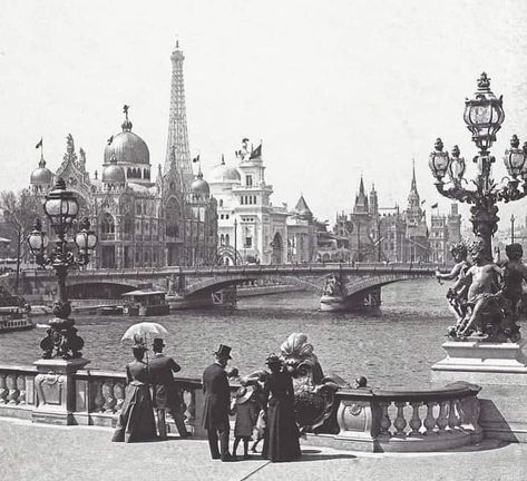 Old Paris Aesthetic, 1900s Aesthetic, Famous Structures, Paris History, Paris 1900, Eco City, Rare Historical Photos, Alberto Giacometti, Old Paris