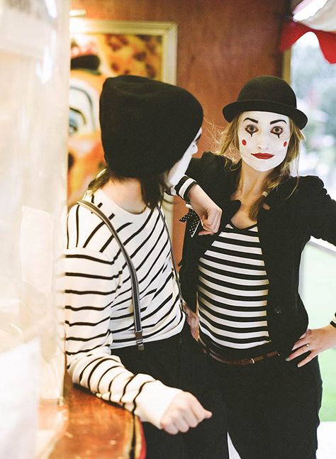 Mimes at the Circus Engagement Shoot by Brosnan Photographic on Rock n'Roll Bride. White Face Halloween, Mime Costume, Karneval Diy, Diy Fantasia, Mime Makeup, Costume Carnaval, 40 & Fabulous, Diy Kostüm, Circus Costume