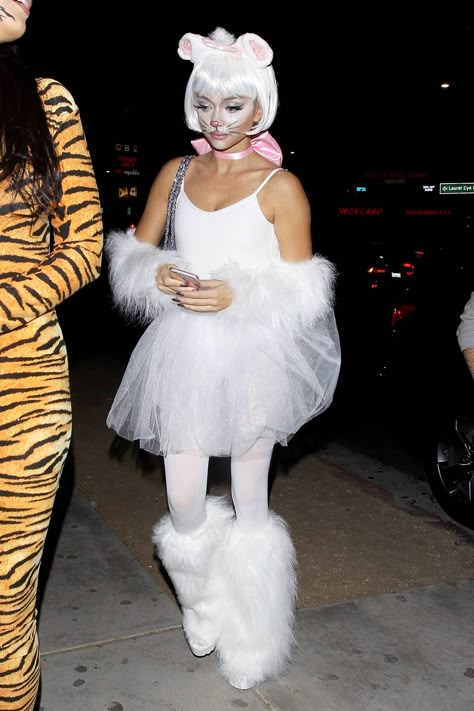 Cute Cat Costumes, Zelda Williams, Character Halloween Costumes, Mickey Halloween Party, Dress Down Day, Avan Jogia, Mouse Costume, Marie Aristocats, Zoey Deutch