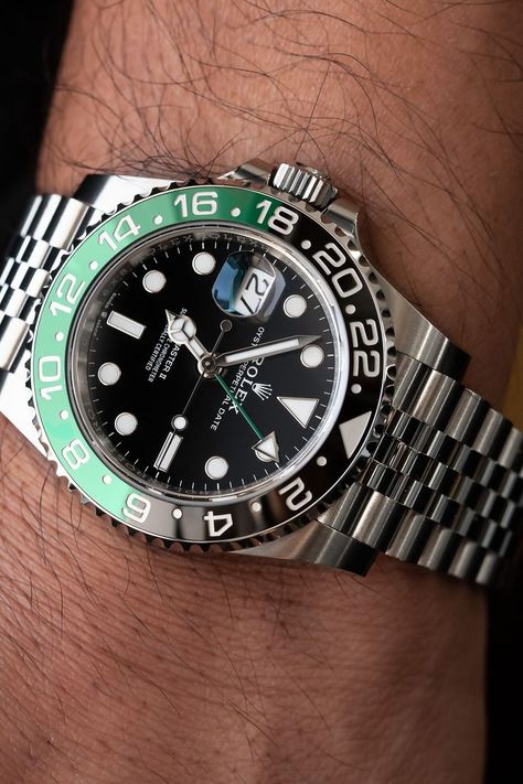 ROLEX GMT-MASTER II "Sprite."126720VTNR ON JUBILEE Bolesti Chrbta, Original Iphone Wallpaper, Rolex Gmt Master Ii, Rolex Watches For Men, Custom Engagement Rings, Dream Watches, Rolex Gmt, Mens Luxury, Rolex Submariner