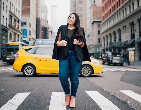 Heading out on a First date? Here's a Few Plus Size Outfit Ideas Date Outfit Plus Size, First Date Outfit Winter, First Date Night Outfit, Coffee Date Outfit, Semi Casual Outfit, Sarah Rae, First Date Outfits, Outfit Plus Size, Plus Size Fashion Tips