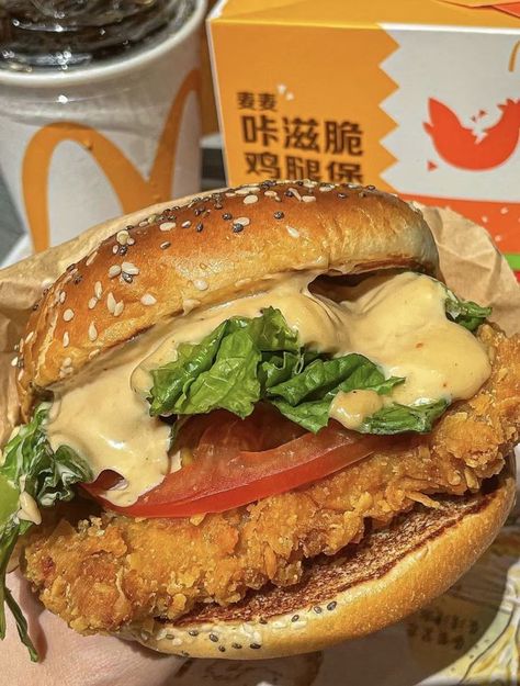 Mcdonald’s Burger, Chicken Burger Aesthetic, China Mcdonalds, Burger Aesthetic, Mcdonalds Burger, Chicken Burger, Food Therapy, Yummy Comfort Food, Food Places