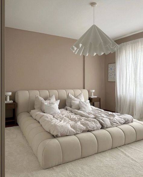 All White Bedroom Modern, Bedroom Ideas Colourful, Bubble Bed, Japandi Bedroom Ideas, Classy Bedroom, Divan Bed, Bedroom Refresh, Room Makeover Bedroom, Contemporary Bedroom