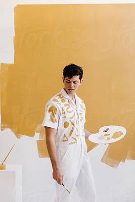 Artist Outfit Style Painter Men, Painter Pose, Painters Outfit, Artist Outfit Style, Paint Moodboard, Painter Man, Painter Outfit, Painting Photoshoot, Painter Fashion