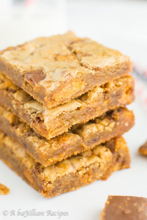 Butterfinger Blondies, Butterfinger Bites, Butterfinger Bars, Blondies Cookies, Butterfinger Cookies, Butterfinger Candy, Gooey Cookies, Bored Board, Favorite Cookie Recipe