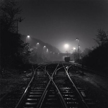 Poemas del río Wang: The photographic night Moving To San Francisco, Robert Doisneau, Fine Photography, Bw Photography, Black And White Landscape, Industrial Photography, Night Photos, Black N White Images, Train Tracks