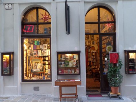 Shakespear and company bookstore Vienna Waits For You, Grad Trip, Vienna Travel, Indie Bookstore, Shakespeare And Company, Book Stores, Imperial Palace, Record Shop, Strong Coffee